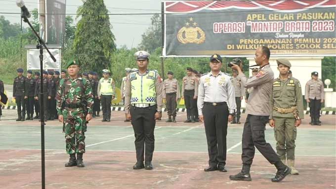 Bupati Solsel Hadiri Apel Gelar Pasukan Operasi Mantap Brata 2023-2024