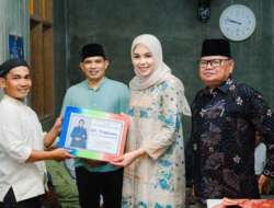 Athari Gauthi Ardi Beri Bantuan ke BUMNag Tanjung Bonai Aur Selatan
