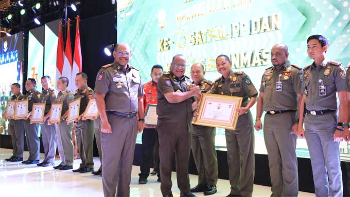 Ditjen Bina Adwil Konsisten Terus Perjuangkan Aspirasi Banpol PP 1 Dirjen Bina Adwil Safrizal ZA saat Rakornas Peringatan ke-73 Satpol PP dan Satlinmas