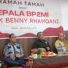 Benny saat berdialog dengan 100an Pekerja Migran Indonesia yang tergabung dalam Forkomasi (Forum Komunikasi Organisasi Masyarakat Indonesia), di Masjid Sirothol Mustaqim Ansan, dalam rangka Kunjungan Kerja BP2MI ke Korea Selatan, Minggu, (08/10/2023).