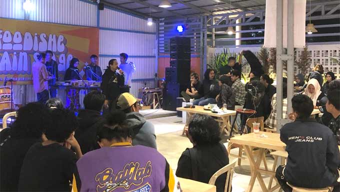 Forum Komponis Muda Sumbar Gelar Showcase Buni-bunian #1 di Cafe FoodiShe Padang Panjang 1 Forum Komponis Muda Sumbar Gelar Showcase Buni-bunian #1 di Cafe FoodiShe Padang Panjang