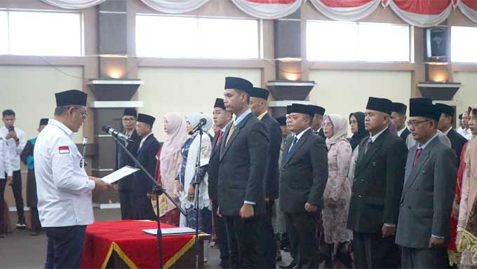 Bupati Solok Lantik Pejabat Administrator dan Pengawas