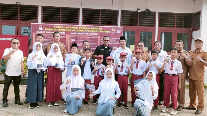 Camat Ranah Pesisir Berikan Apresiasi kepada Peraih Prestasi Kejuaraan Taekwondo dan Lomba Tahfiz Quran