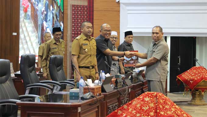Fraksi DPRD Sumbar Bahas Permasalahan Sampah dan Struktur Organisasi