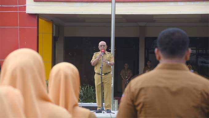 Sekda H Edi Busti Pimpin Apel Gabungan ASN Pemkab Agam. (f/diskominfo)