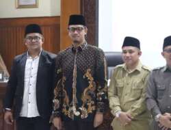 Walikota Bukittinggi, Erman Safar Bersama Ketua Dprd Beny Yusrial, Didampingi Dua Wakil Dprd, Nur Asra (Kanan) Dan Rusdi Nurman (Kiri).