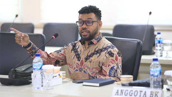 Senator asal Papua Barat, Filep Wamafma