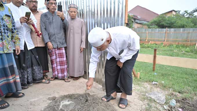 Gubernur Sumbar Letakkan Batu Pertama Pembangunan TPQ/MDA Masjid Nurul Istiqlal Koto Tangah