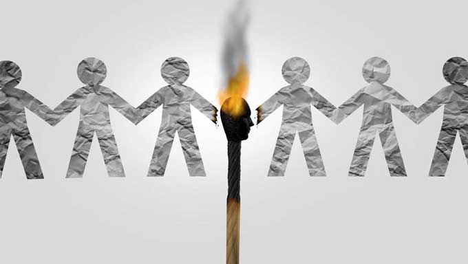 Ilustrasi polarisasi konflik