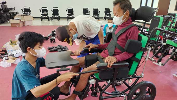 Kemensos Produksi 590 Kursi Roda Canggih untuk Penyandang Disabilitas