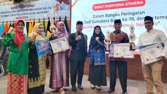 LPM dan Posyandu Padang Panjang Raih Juara 2 Tingkat Sumbar 1 LPM dan Posyandu Padang Panjang Raih Juara 2 Tingkat Sumbar