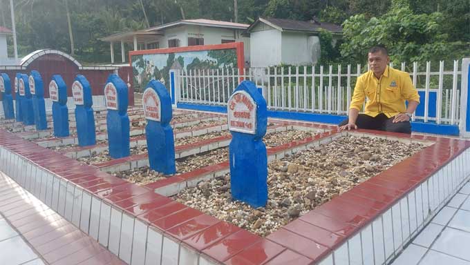 Tokoh Muda Situjuah Berharap Chatib Soelaiman Ditetapkan Jadi Pahlawan Nasional 1 Tokoh muda Kecamatan Situjuah Limo Nagari, Kabupaten Limapuluh Kota, M. Fajar Rillah Vesky berziarah Makam Pahlawan Lurah Kincia, Situjuah Batua