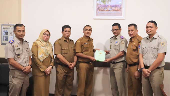 Sekda Rida Ananda Terima 46 Sertifikat Tanah Aset Pemko Payakumbuh dari BPN