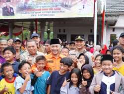 Pj Bupati Muba Datang, Emak-emak Desa Karang Agung Silih Berganti Ajak Swafoto