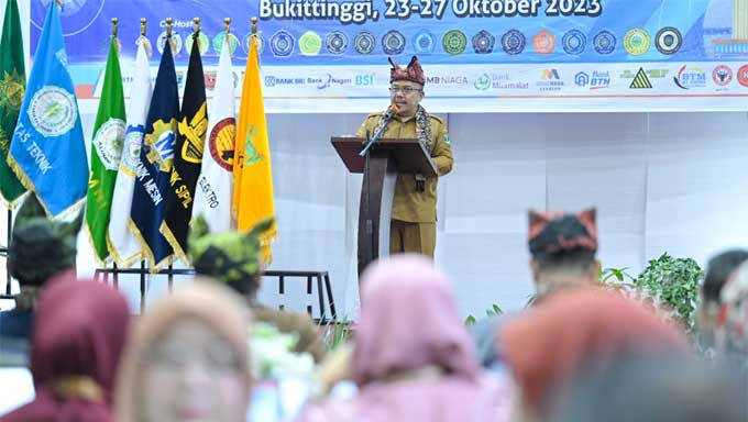 Sekdaprov Sumbar, Hansastrei beri sambutan dalam Rakornas AST-PTMA 2023 di Bukittinggi