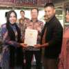 Rezka Oktoberia Bagikan Puluhan Sertifikat PTSL di Kabupaten Agam