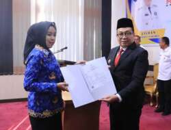 Pj Wako Payakumbuh Serahkan 17 SK Pengangkatan PPPK Optimalisasi Jabatan Fungsional Teknis