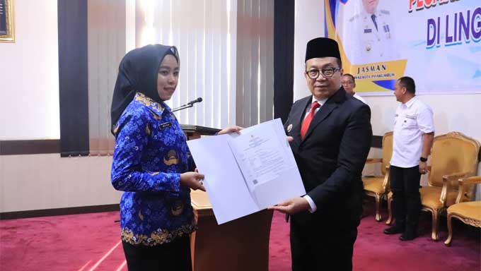 Pj Wako Payakumbuh Serahkan 17 SK Pengangkatan PPPK Optimalisasi Jabatan Fungsional Teknis 1 Pj Wako Payakumbuh Serahkan 17 SK Pengangkatan PPPK Optimalisasi Jabatan Fungsional Teknis