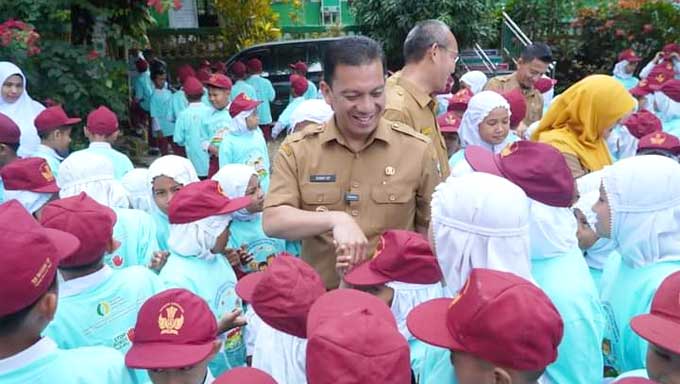 Pj Wako Padang Panjang Luncurkan Program Genius di SDN 12 PPT 1 Pj Wako Padang Panjang Luncurkan Program Genius di SDN 12 PPT