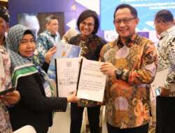 Mendagri Muhammad Tito Karnavian bersama Menkeu Sri Mulyani pada acara International Seminar on Indonesia's Fiscal Decentralization Policy for The Next Decades