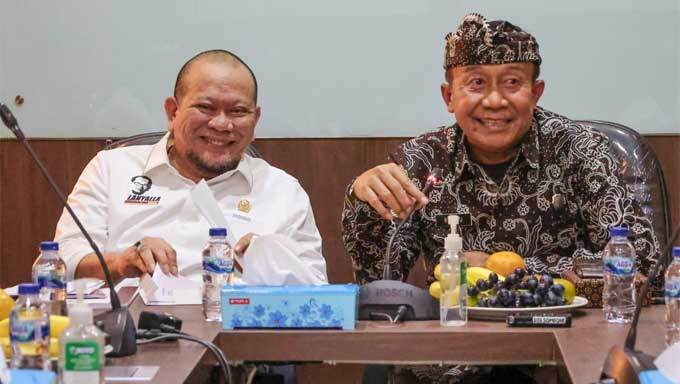 Ketua Umum PHDI, Wisnu Bawa Tenaya bersama Ketua DPD RI, AA LaNyalla Mahmud Mattalitti