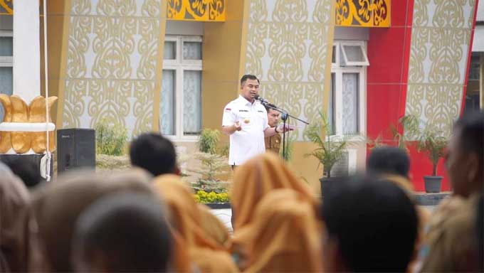 Bupati Dharmasraya Pimpin Apel Gabungan Bulan Oktober