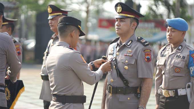 Upacara mutasi jabatan Kasat Lantas dan Kasat Reskrim Polres Purworejo