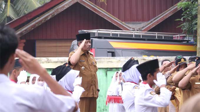 Bupati Agam jadi Pembina Upacara Hari Sumpah Pemuda ke-95 di SMPN 6 Lubuk Basung
