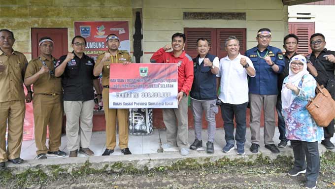 Wagub Sumbar Salurkan Bantuan Logistik untuk Lumbung Sosial di Mentawai