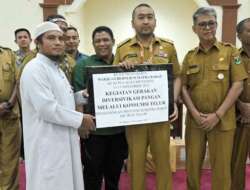 Wagub Sumbar Antar Bantuan Untuk Madrasah Islamic Center Di Siberut