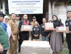 Wagub Audy dan Apindo Sumbar Serahkan Bantuan Budidaya Kepiting di Siberut