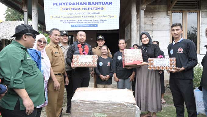 Wagub Audy dan Apindo Sumbar Serahkan Bantuan Budidaya Kepiting di Siberut 1 Wagub Audy dan Apindo Sumbar Serahkan Bantuan Budidaya Kepiting di Siberut