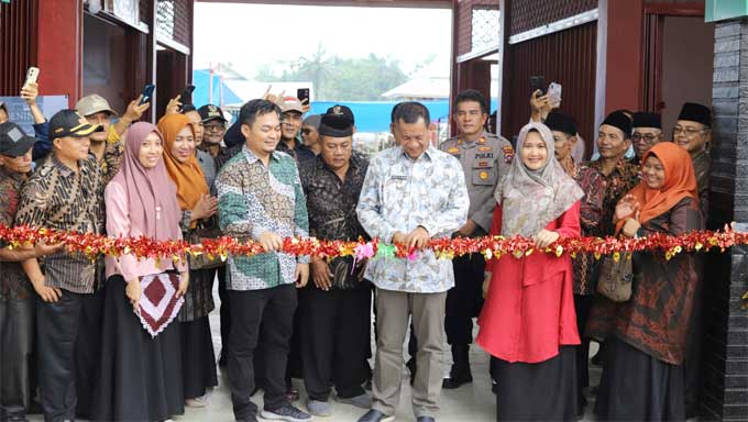 Bupati Pessel Resmikan Pasar Lunang