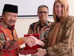 Bupati Agam, H Andri Warman terima kunjungan dan audiensi Ms Shannon Elizabeth Finnegan dari Canada World Youth