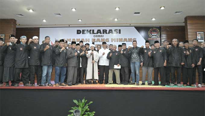 Hadiri Deklarasi Ormas Amanah Rang Minang di Bukittinggi, Gubernur Sumbar Tekankan Hal Ini 1 Gubernur Sumbar, Mahyeldi Hadiri Deklarasi Ormas Amanah Rang Minang di Bukittinggi
