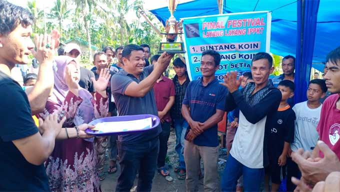 Ketua KONI Pasaman Tutup Festival Layang-layang IPPKT di Sundata Selatan