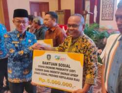 Di Penyerahan Bantuan Ekonomi Produktif dan Beras 5 Kg, Hasan Sebut Pemko Tanjungpinang Akan Bagikan BLT