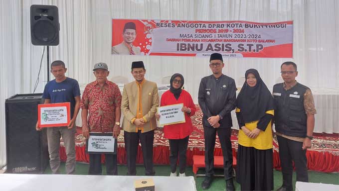 Ibnu Asis Serahkan Pokir Pertanian