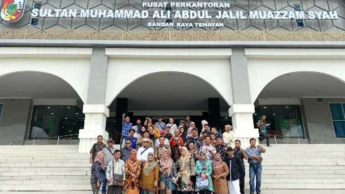 Dinas Kominfo Bersama 54 Wartawan Kota Bukittinggi Berkunjung Ke Pekanbaru Dan Pelalawan