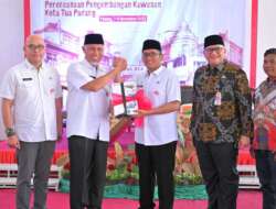Gubernur Sumbar Serahkan Masterplan Pengembangan Kawasan Kota Tua Padang