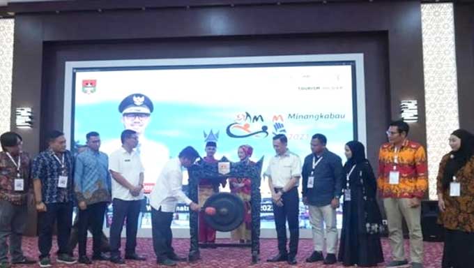 Pembukaan Minangkabau Travel Mart V di Bukittinggi