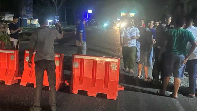 Satlantas Polres Dharmasraya, melaksanakan Operasi Cipta Kondisi di depan Polres Jalan Lintas Sumatera Gunung Medan