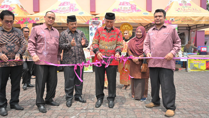 AKBP-STIE KBP Padang Gelar Lomba Pidato dan Festival Kuliner Minang antar SMA/SMK 1 Gubernur Mahyeldi buka Lomba Pidato dan Festival Kuliner Minang Asli antar SMA/SMK se-Sumbar