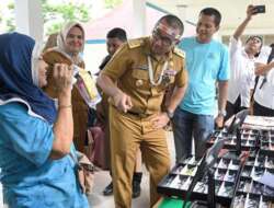Wagub Audy dan Gapopin Sumbar Buka Pemeriksaan Mata dan Bagikan 300 Kacamata di Mentawai