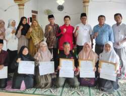 Pemerintahan Desa Silungkang Oso Berikan Reward kepada Hafiz Alquran