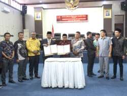 Pemkab Solsel Serahkan Dana Hibah Pilkada 2024 Sebesar Rp 23 Miliar