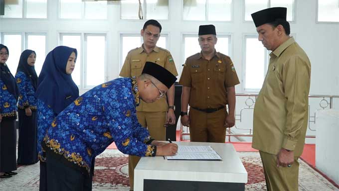 Pj Wako Padang Panjang Lantik 16 PPPK Hasil Optimalisasi