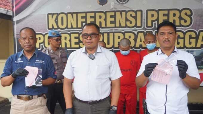 Kasat Reserse Narkoba Polres Purbalingga, AKP Achirul Yahya memimpin konferensi pers pengungkapan kasus narkotika
