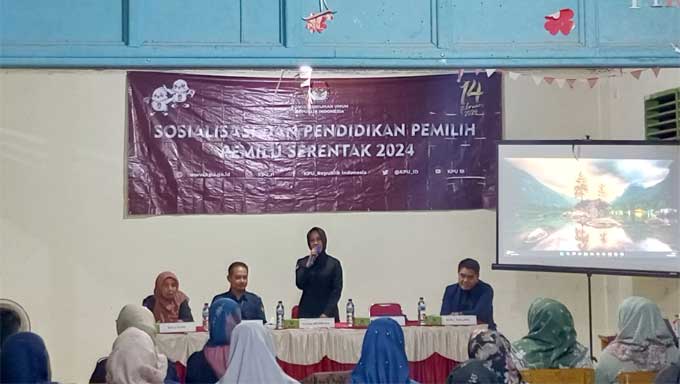 Rezka Oktoberia bersama KPU Gelar Sosialisasi dan Pendidikan Pemilih di Ponpes Al-Manar Batu Ampar