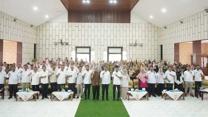 Seminar dalam rangka Hari Kesehatan Nasional ke-59 di Aula Sarantau Sasurambi Kantor Bupati Solok Selatan, Rabu (8/11/2023).